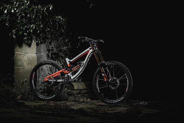 The New Myst Team DownHill Bike from Saracen