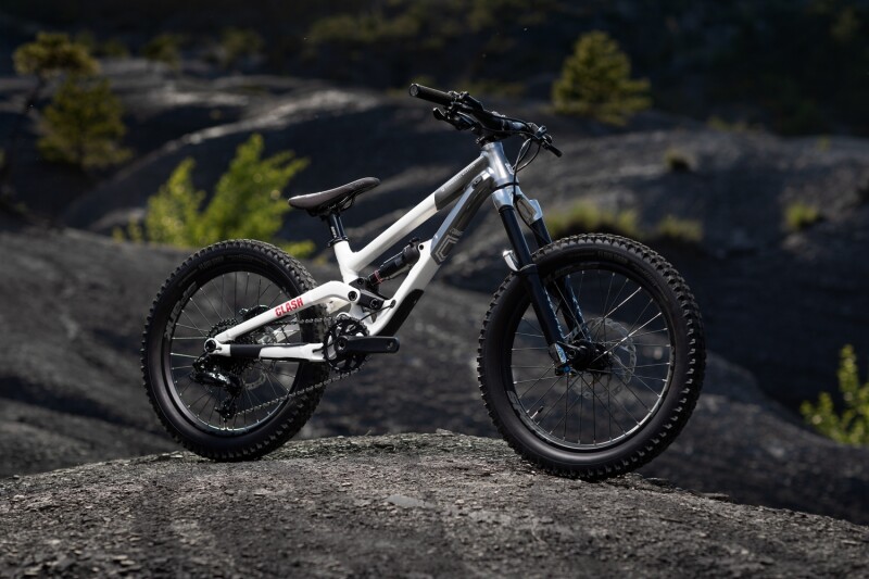 Commencal CLASH Kids 2021 - Amaury Pierron Better Watch Out