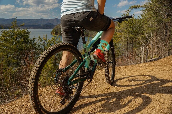 Article by DeFeet International: Avoid Pain and Discomfort with Correct Saddle Height