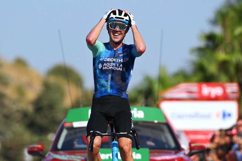 Ben O'Connor wins stage and takes the overall lead at La Vuelta